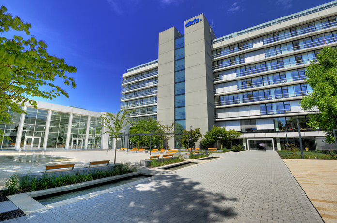 DKFZ, © DKFZ; Foto: Tobias Schwerdt Außenaufnahme des Deutschen Krebsforschungszentrums in Heidelberg